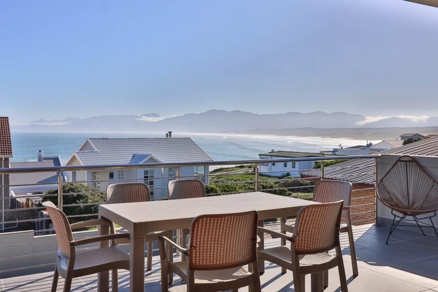 5 Bedroom Property for Sale in De Kelders Western Cape